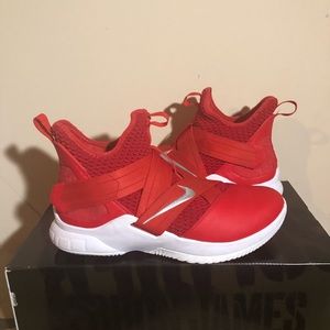 Lebron Soilder XII PROMO Red